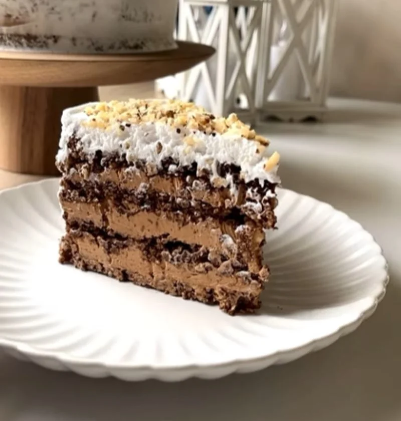 Lješnjak torta, bogatog ukusa i puna lješnjaka
