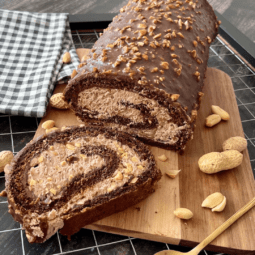 Recept za čokoladni rolat s kikirikijem