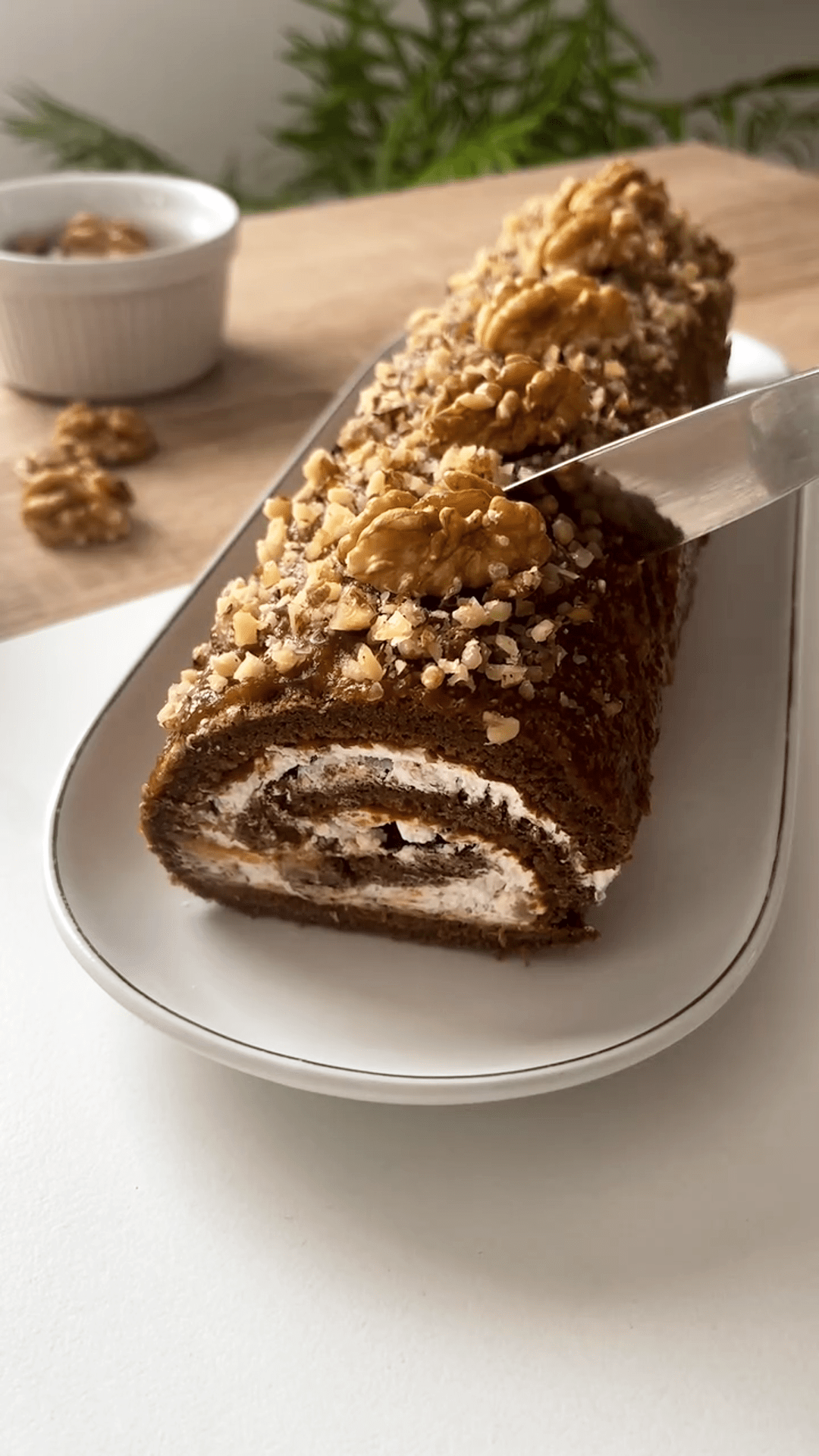 Rolat sa džemom i orasima – Recept za savršen Desert!