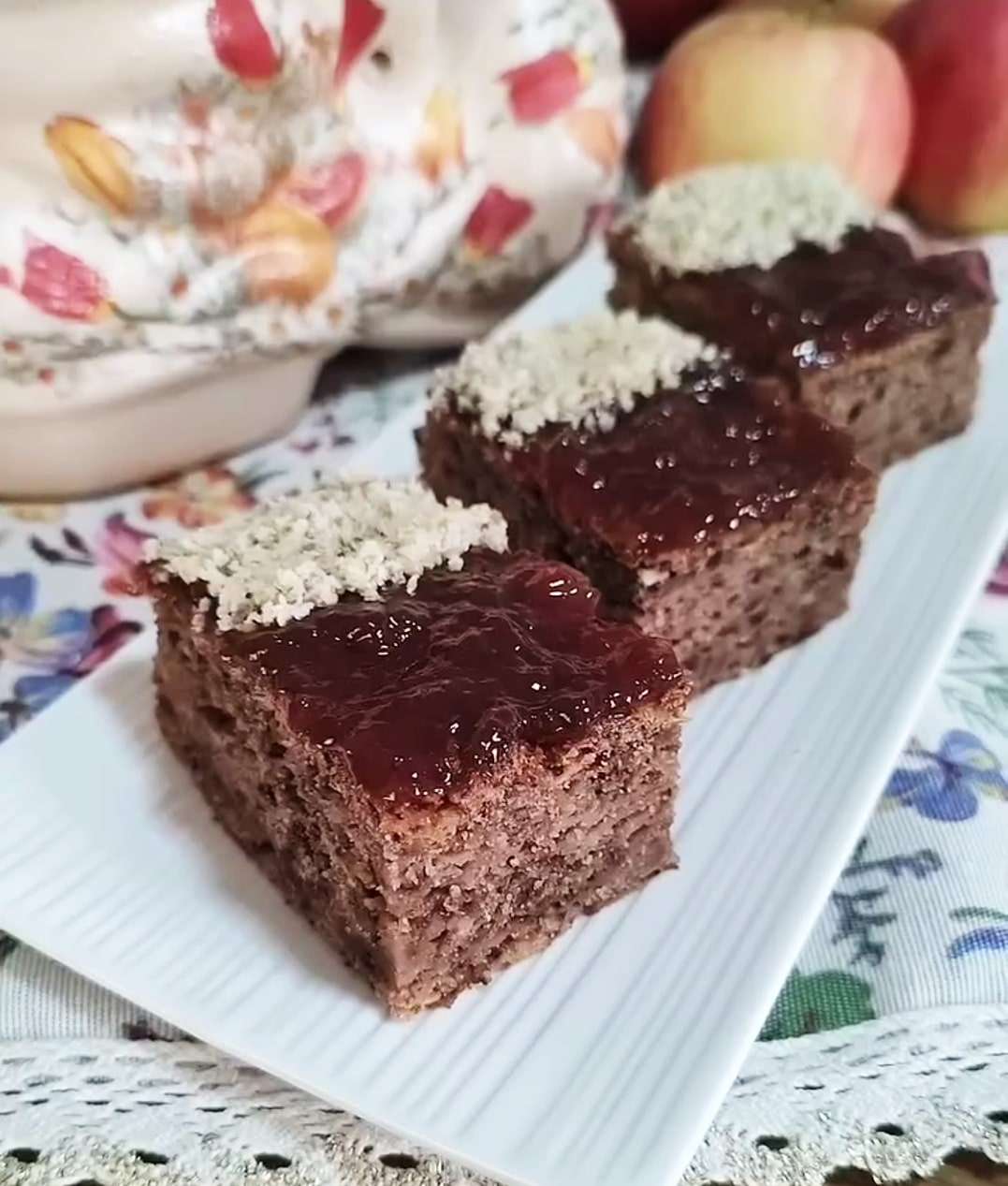 Posni kolač na vodi – Jednostavan recept sa jabukama i orasima!