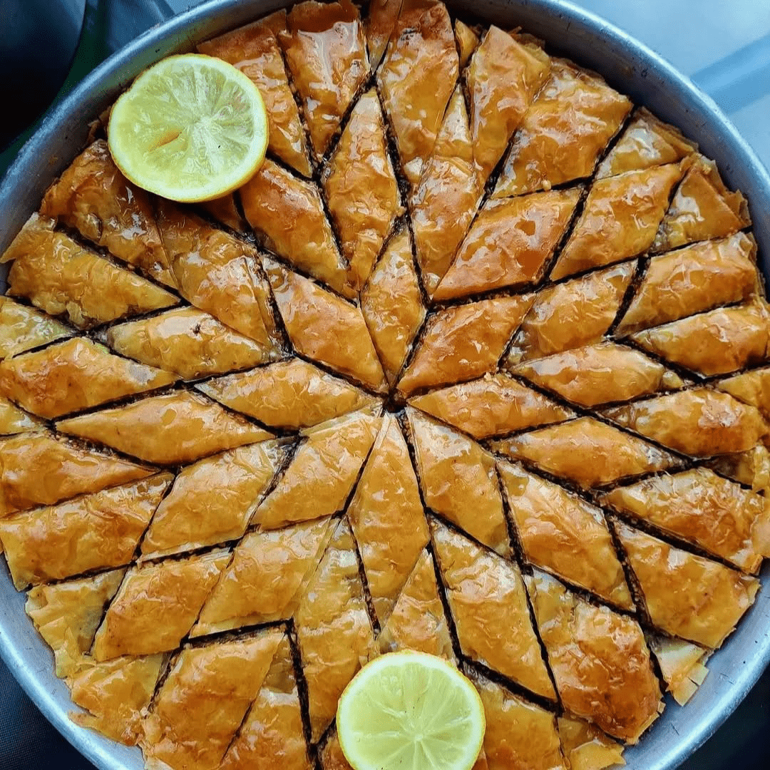 Baklava s pistacijama i orasima