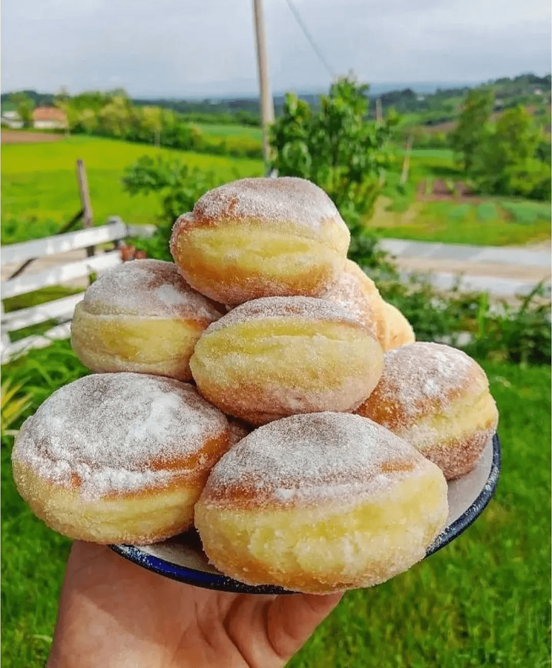 Domaće krofne – Savršen recept za mekane i sočne krofne