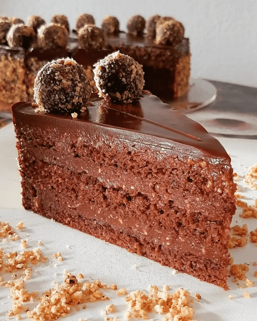Kremasta Ferrero Torta – Slatka oaza s Kremom i Lješnjacima