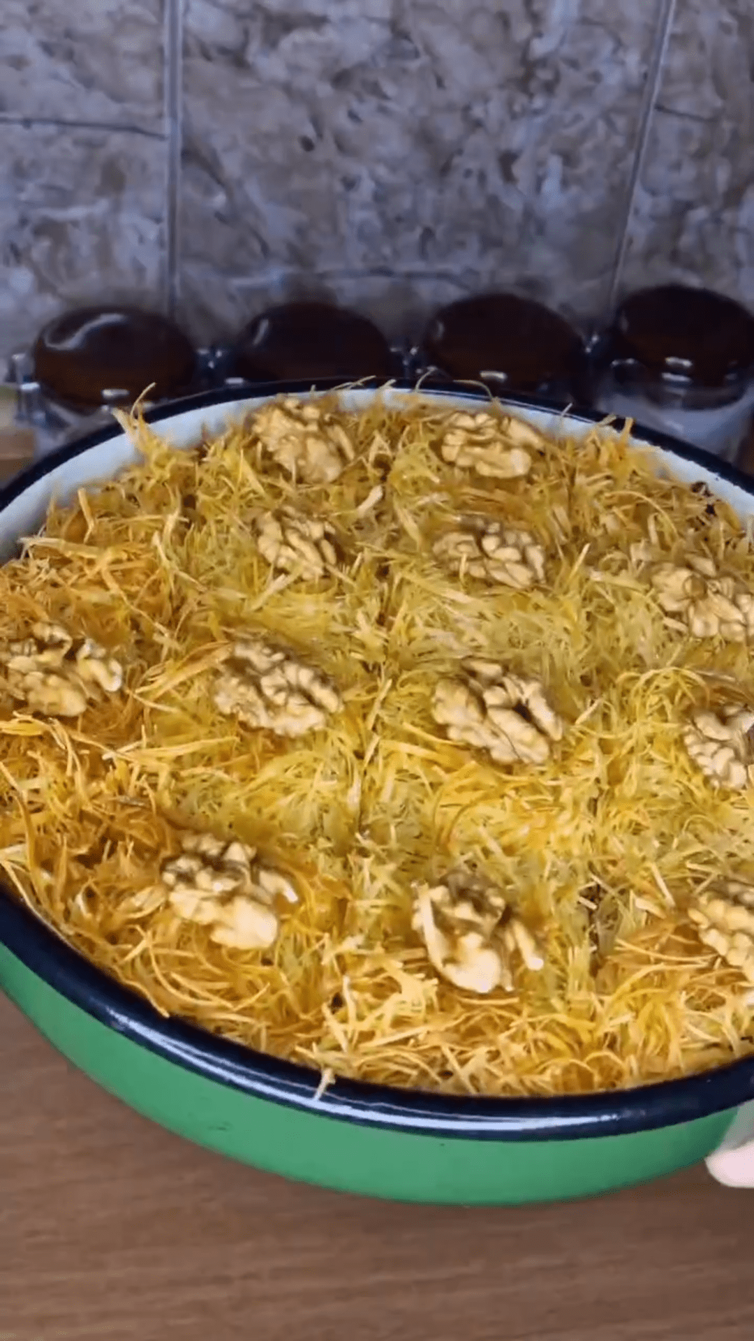 Kadaif s orasima i tahan halvom: Desert za ljubitelje baklave