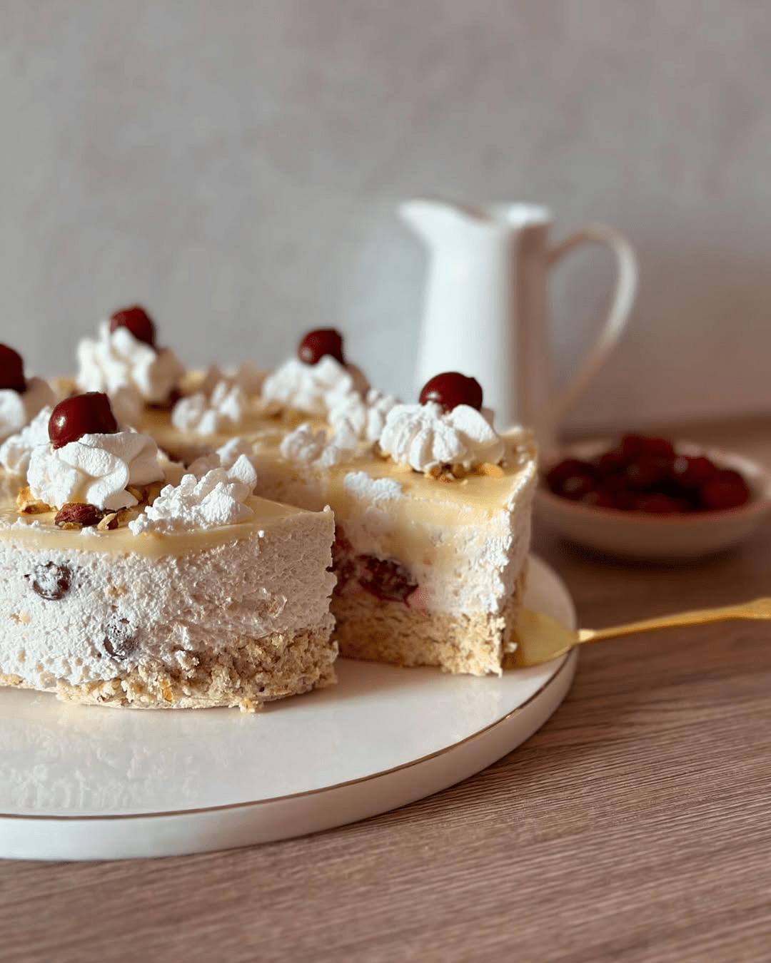 Plazma Višnja Tortica – Kremasti desert bez pečenja
