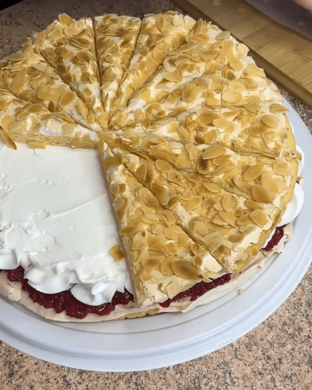 Torta od badema i višanja: Brz i ukusan recept