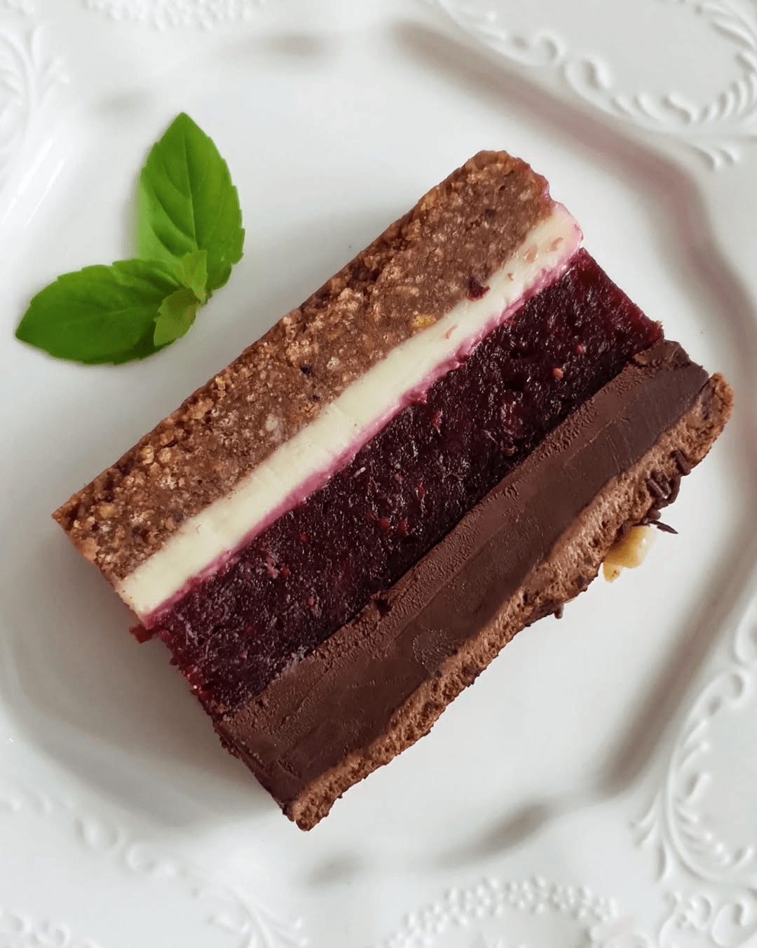 Rođendanska slojevita torta – Savršen desert za proslavu