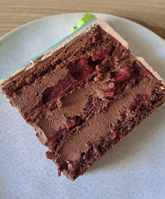 Čokoladna torta sa višnjama