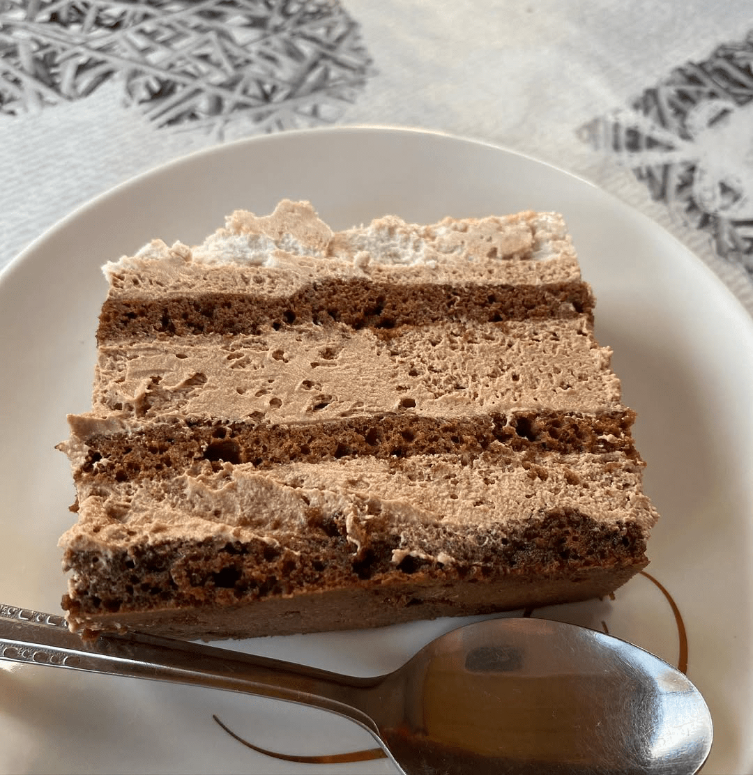 Čokoladna Nes kafa torta – kremasta fantazija