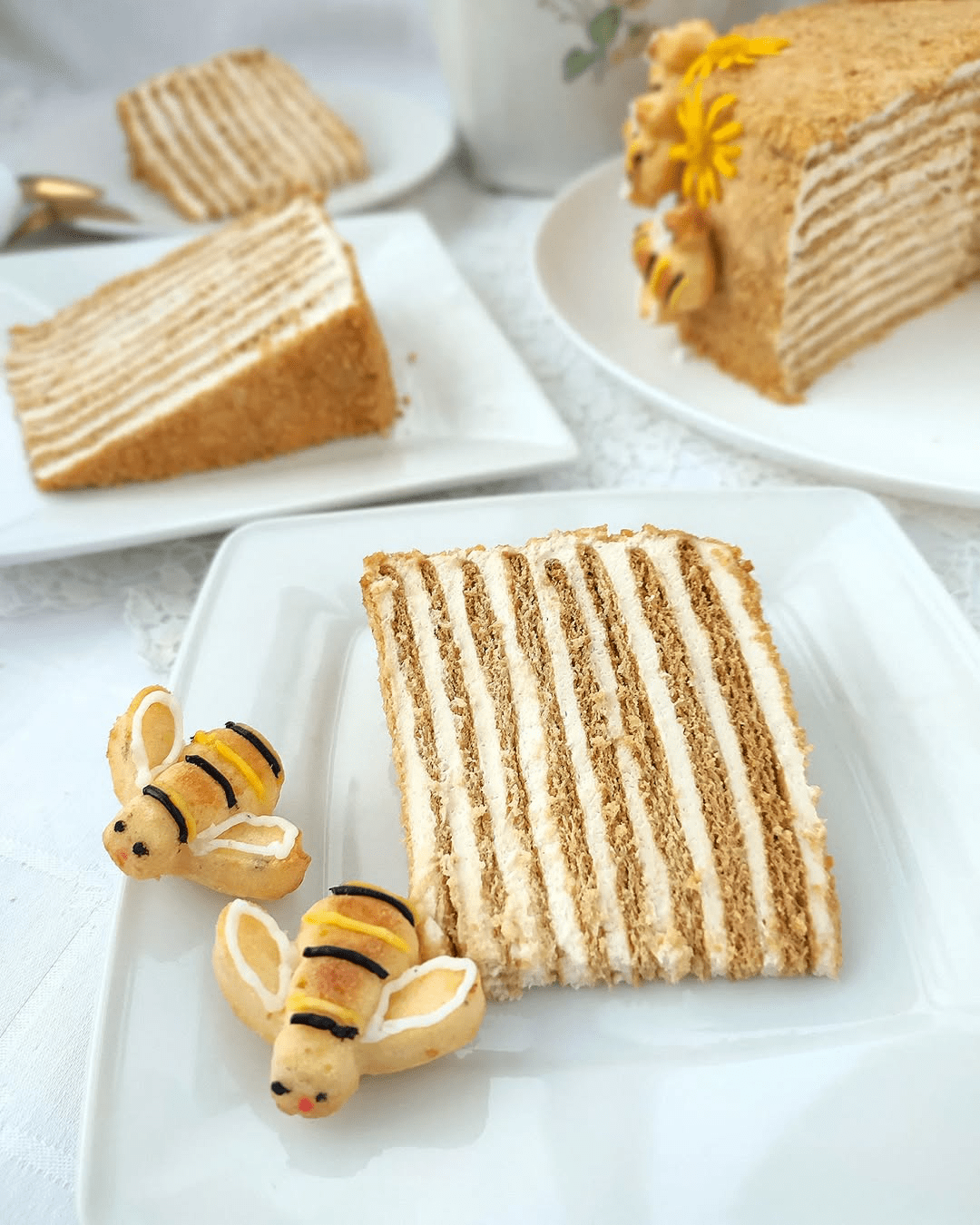 Medovik Torta – Kremasta medena torta