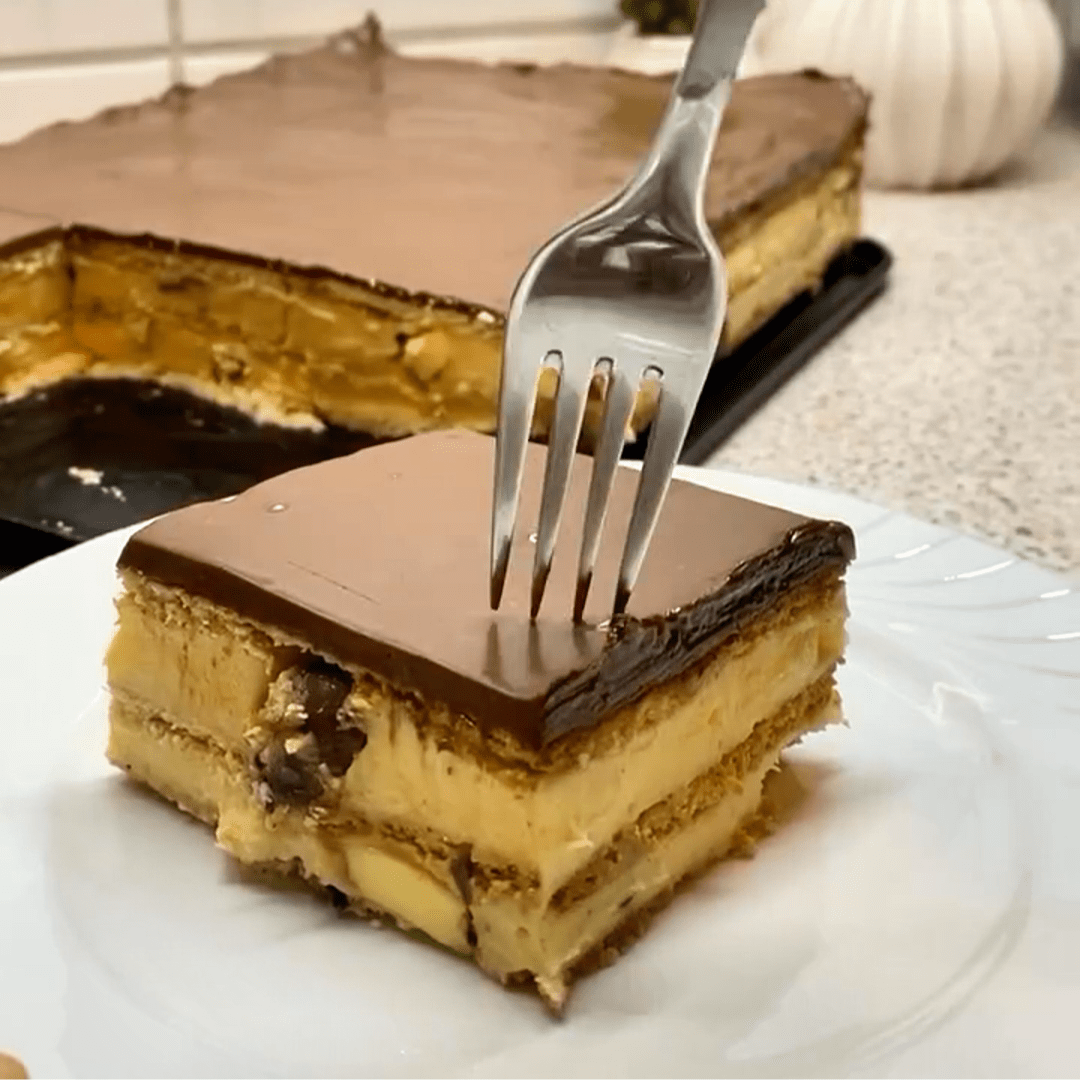Bananko kolač: Kremasti užitak s čokoladnim bananicama