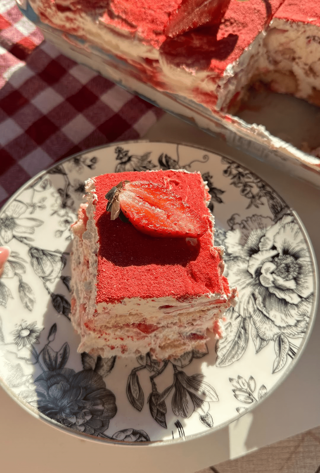 Tiramisu s Jagodama i Bijelom Čokoladom – Jednostavan recept!
