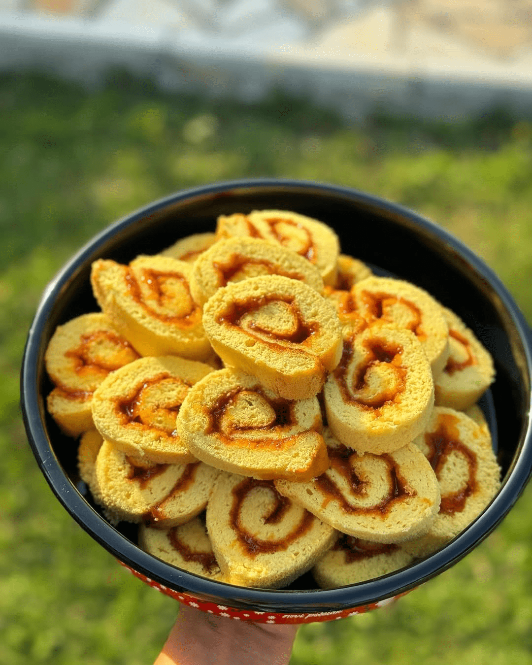Rolat s džemom – Savršen recept za sočan biskvit