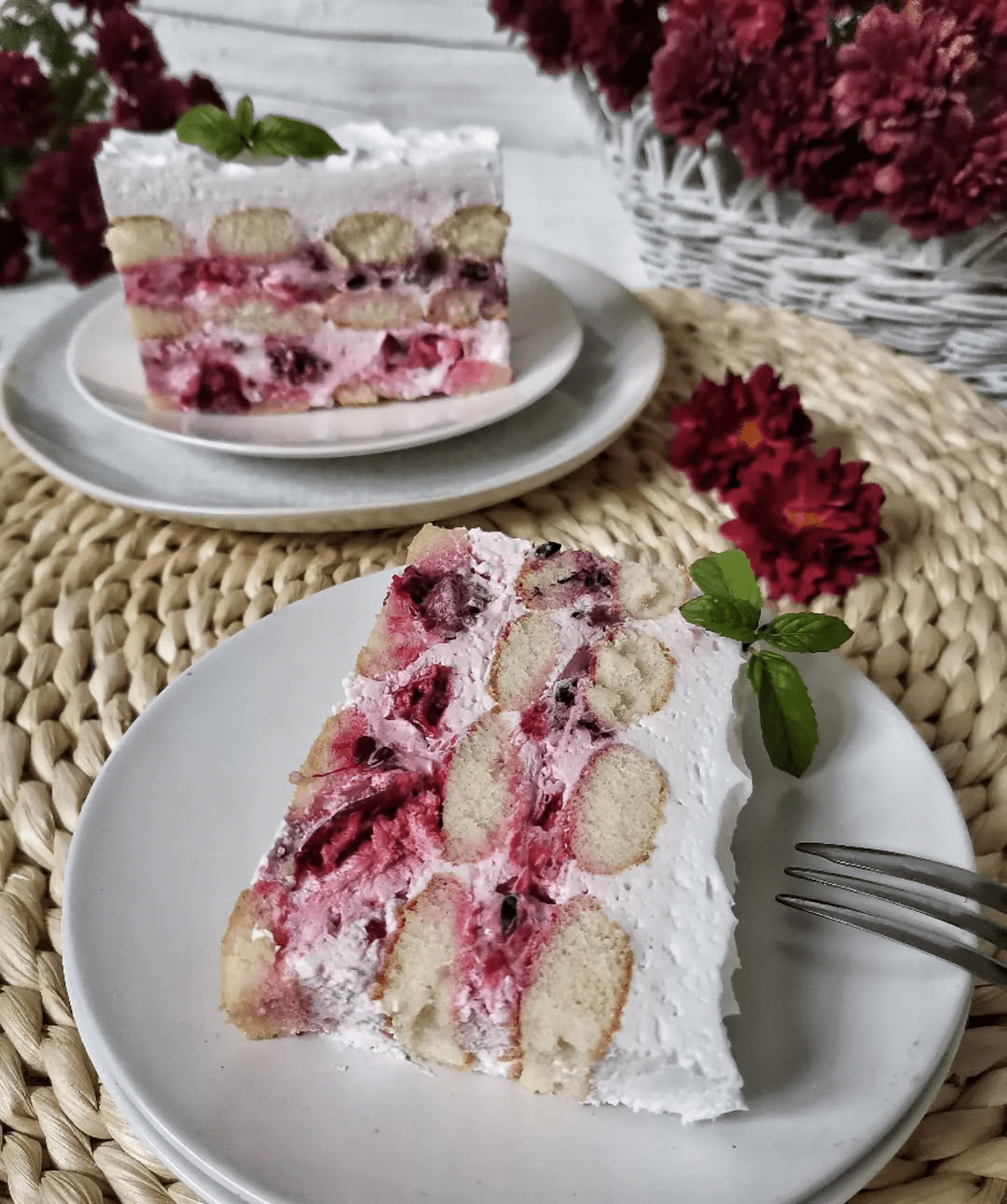 Voćna torta sa piškotama – Osvježavajući recept bez pečenja