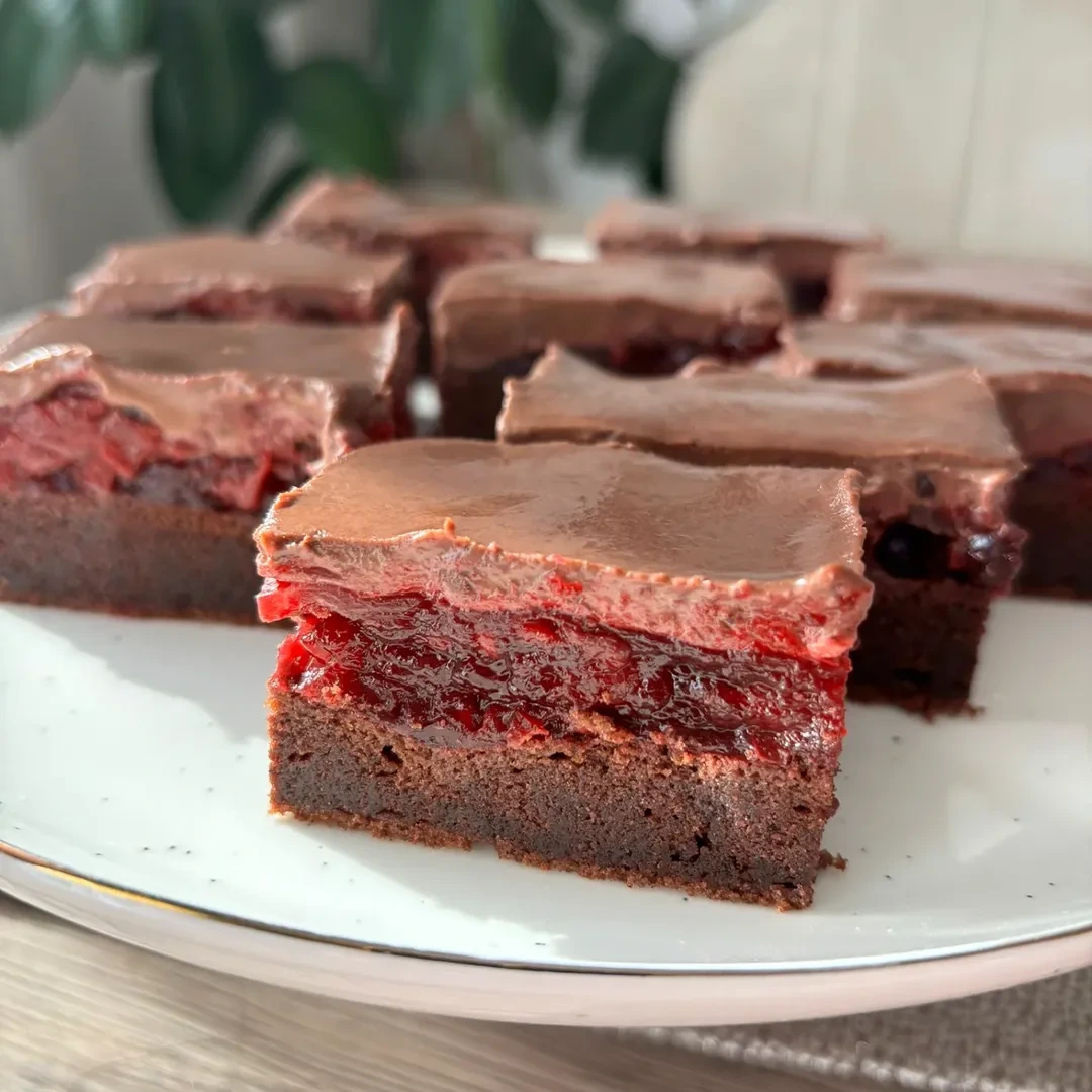 Bečke kocke s višnjama – Sočan kolač s voćnim punjenjem!