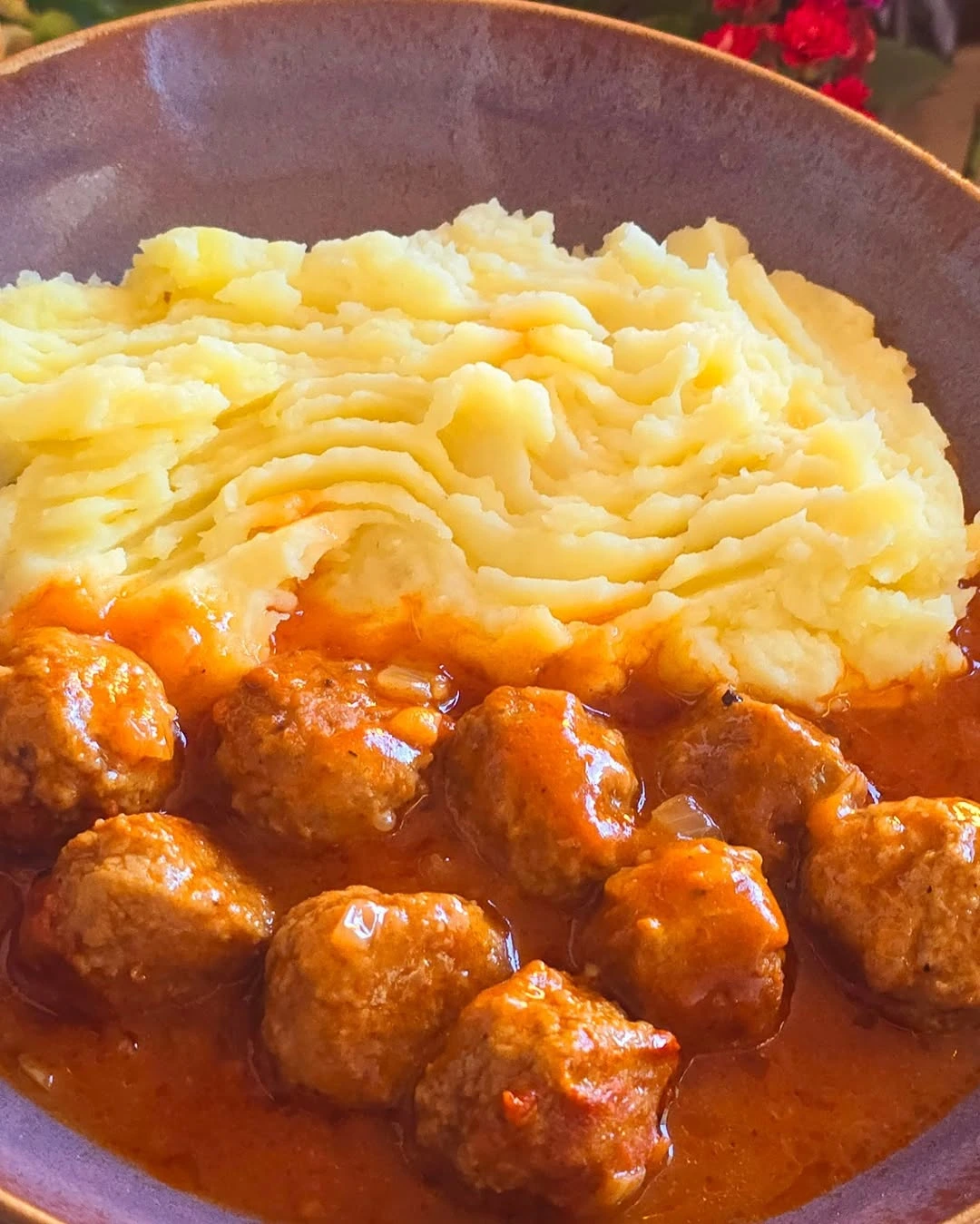 Sočne ćufte od purećeg mesa u paradajz sosu – Recept za ručak