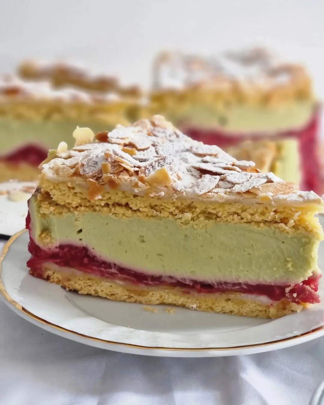 badem malina torta sa pistacijama