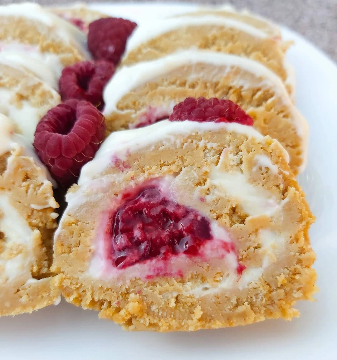 Cheesecake s malinama bez pečenja