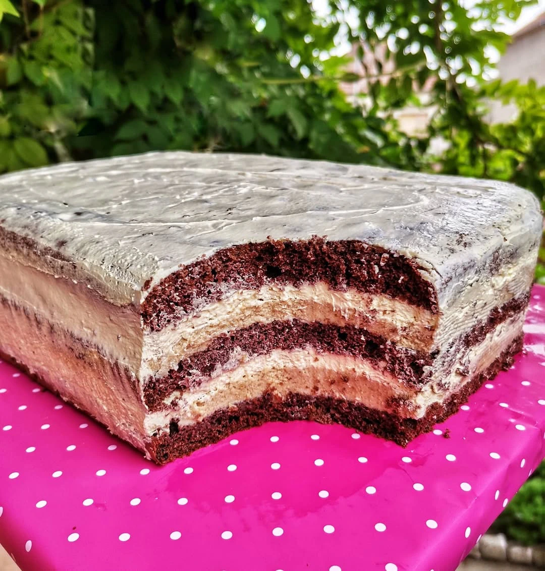 Čoko Moko Tortica: Sočna i kremasta torta
