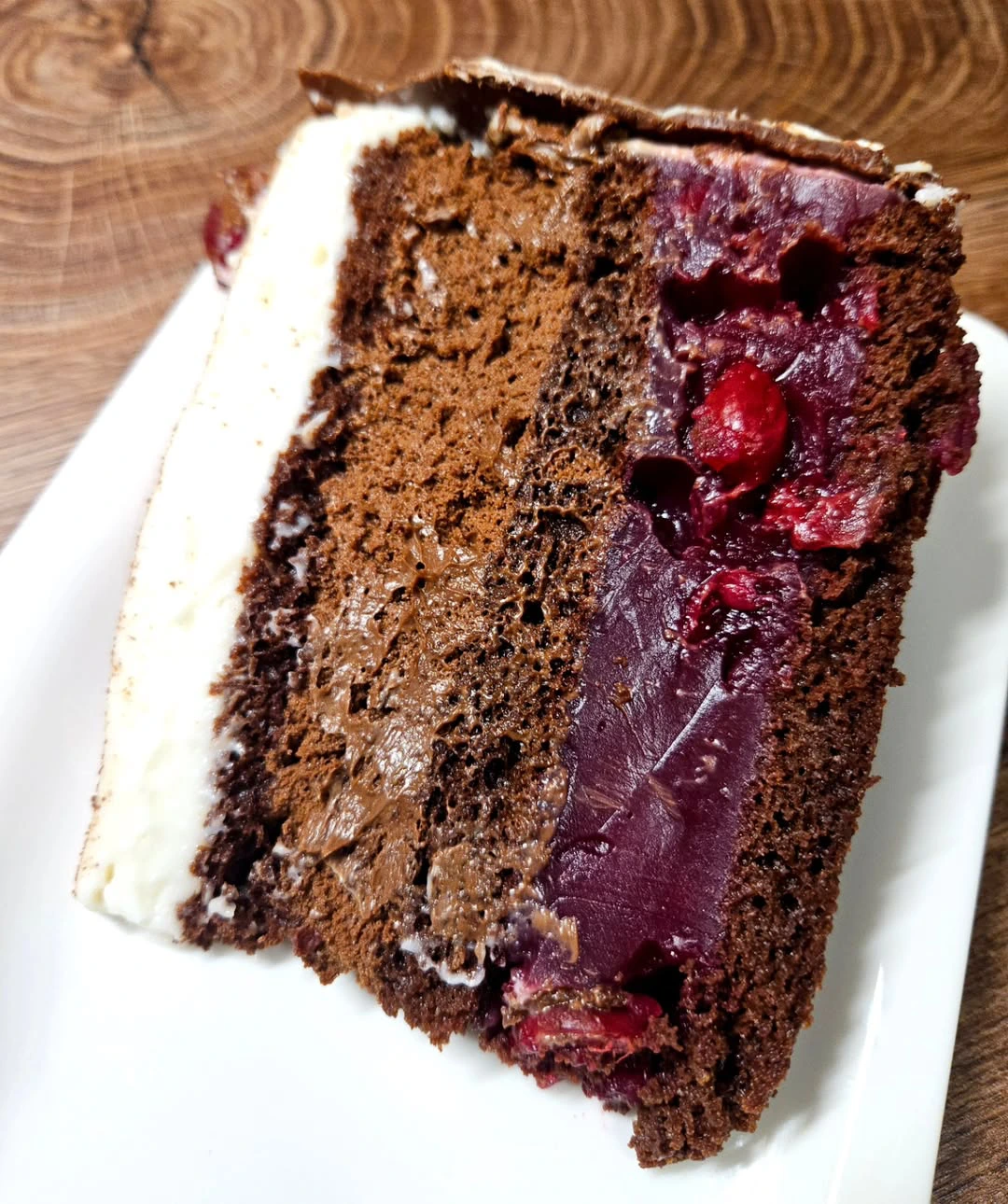 Čoko višnja torta: Savršen spoj čokolade i višanja