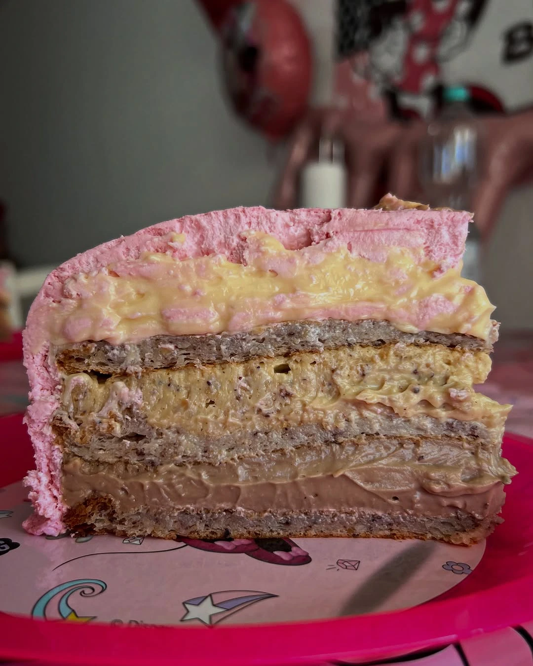 Interkontinental torta – Desert s tri sloja čokolade i lješnjaka
