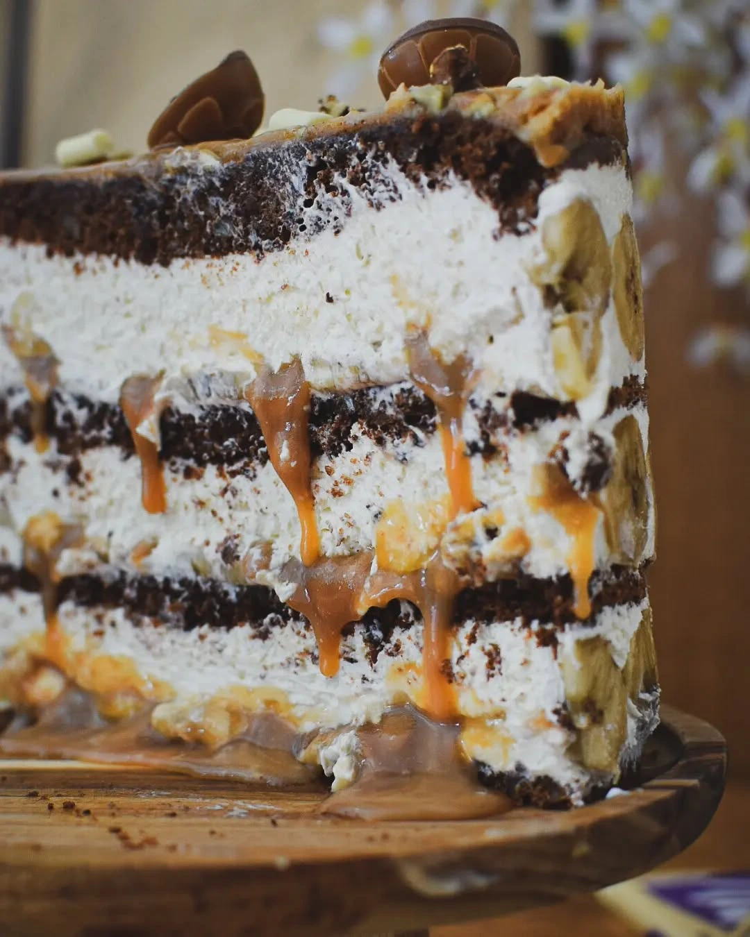 Karamel torta sa bananama – Recept za bogat i kremast desert