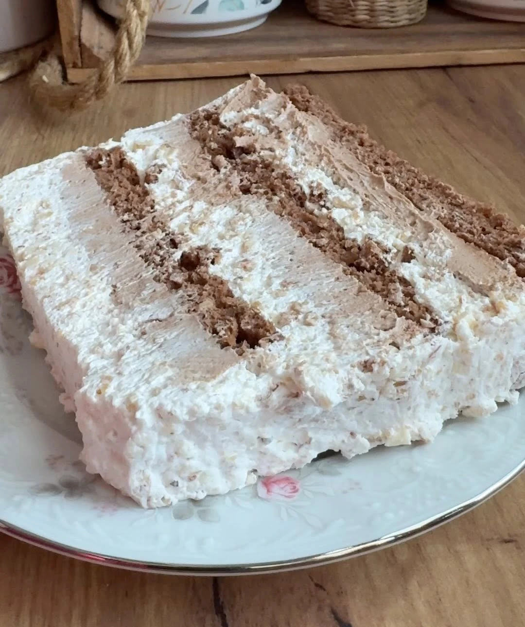 Lješnik torta – Savršen recept s čokoladnim i bijelim filom