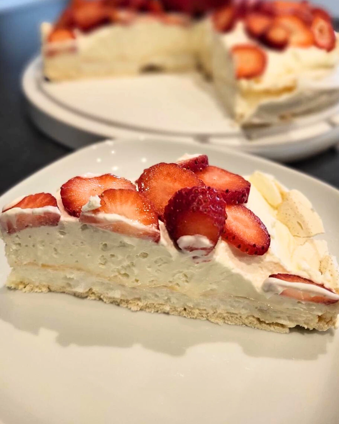 Pavlova torta – recept za savršeno hrskavu koru i nježnu kremu