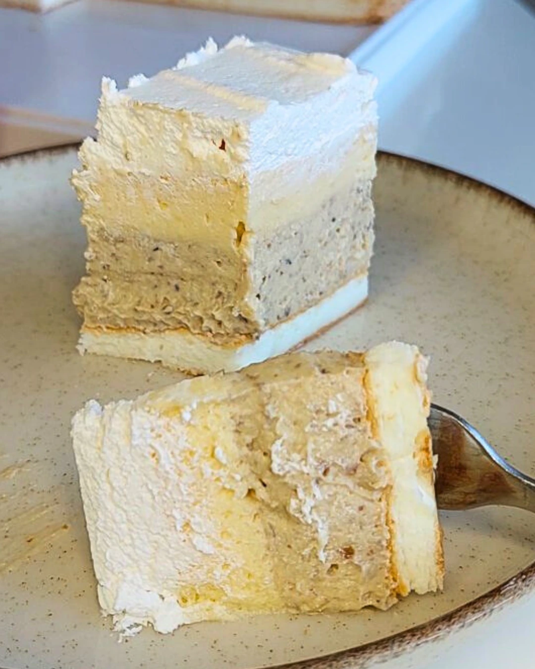 Puslica torta – Neodoljiva senzacija s orasima i kremom od vanilije