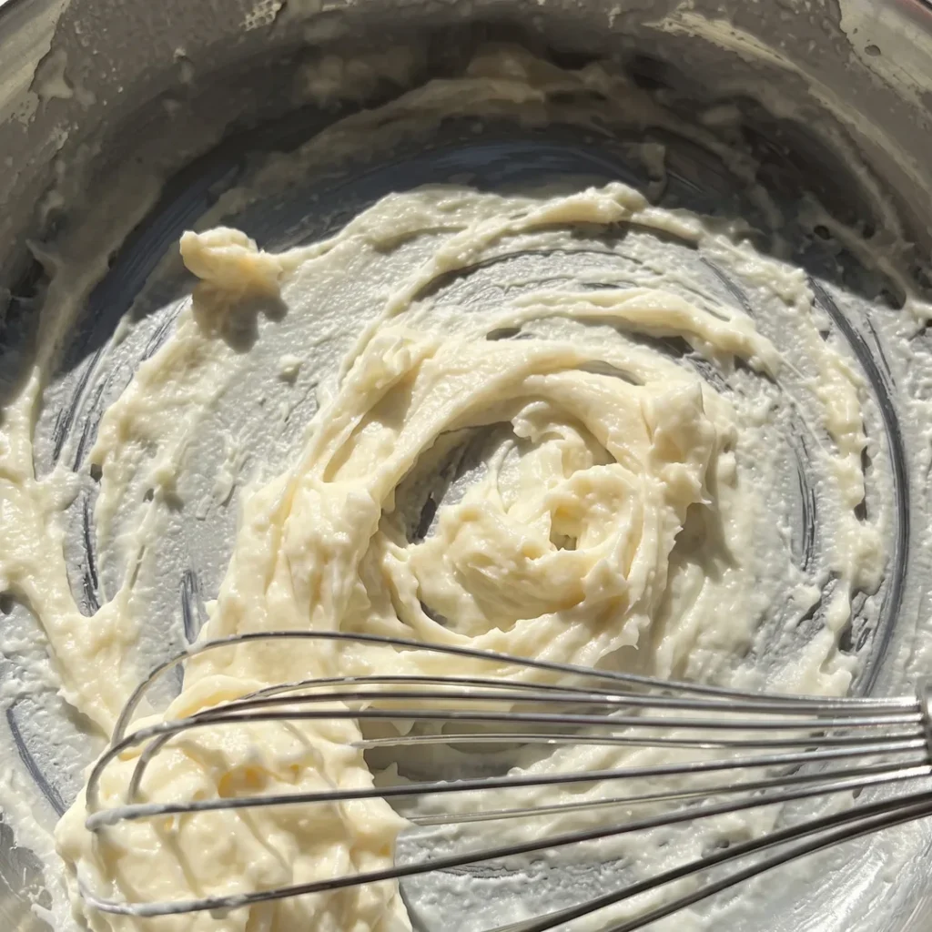 Predtijesto od mlijeka i brašna zakuhano kao gusti puding, izmiješano pjenjačom u posudi